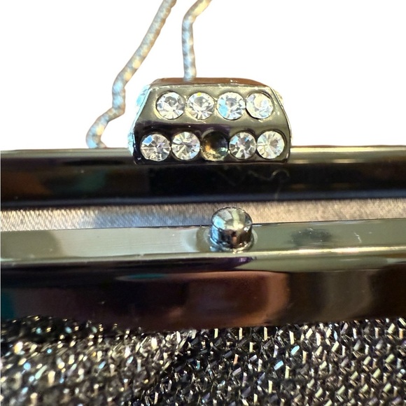 Olga Berg Clutch Silver Chain Metal Evening Cocktail East West Shoulder Bag NWOT - Picture 11 of 16